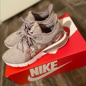 Nike AirMax Sneakers